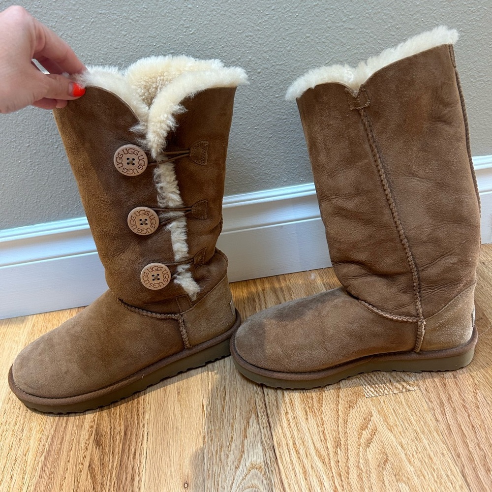 Uggs with buttons on side